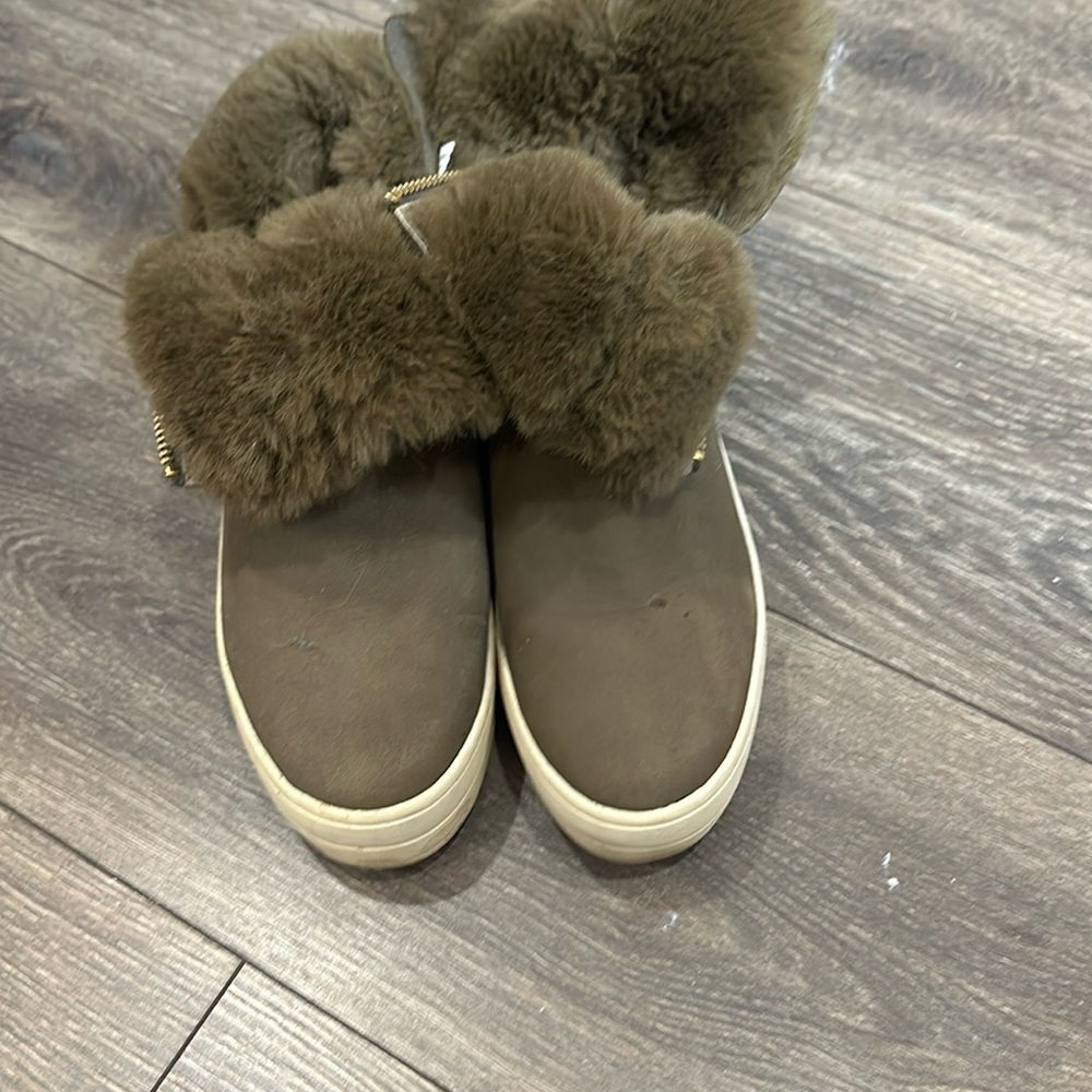 J Slides olive green size 6 furry sneaker bootie. Worn but in good condition.